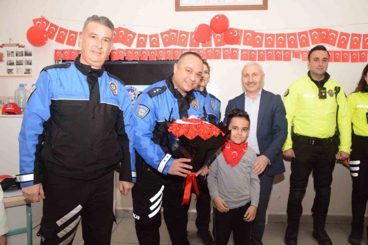 Bursa’da polislerden ilkokul öğrencilerine güvenlik eğitimi