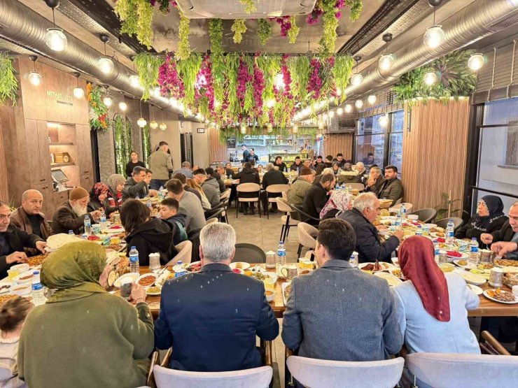 Çermik Kaymakamı Karataş, ilk iftar sofrasında şehit aileleri ile buluştu