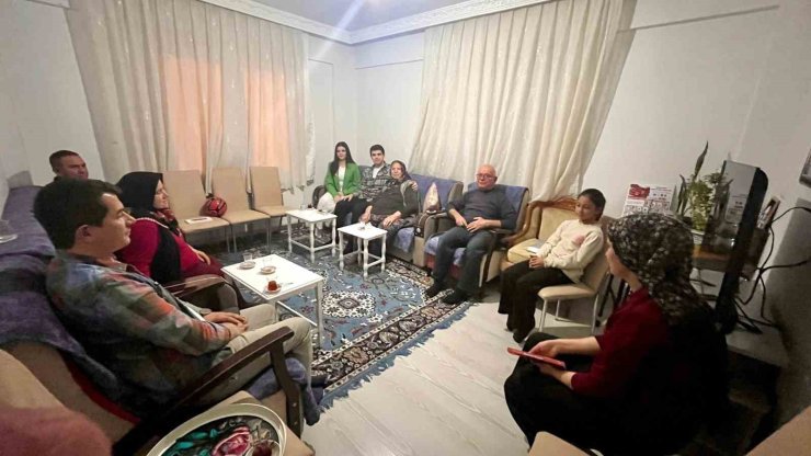 Dumlupınar Kaymakamı Teltik, iftarını şehit ailesiyle açtı