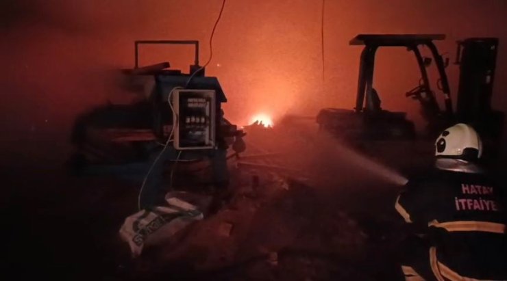 Payas’ta marangoz atölyesinde yangın