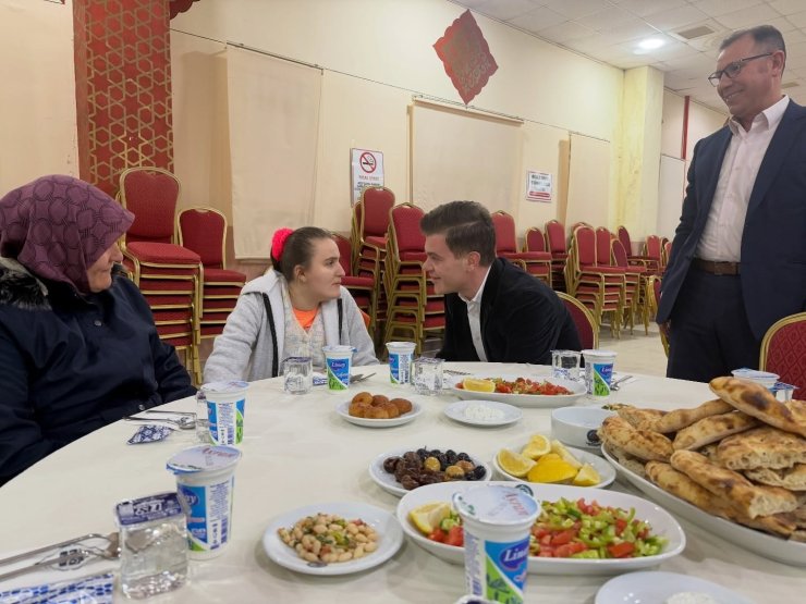 Simav Kaymakamı Karaloğlu, şehit yakınları ve gazilerle iftarda buluştu