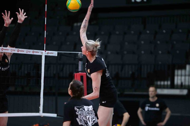 Eczacıbaşı Dynavit, Beşiktaş karşısında