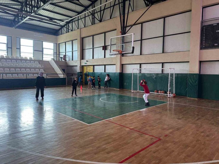 Ayvacık’ta spor kurslarına yoğun ilgi