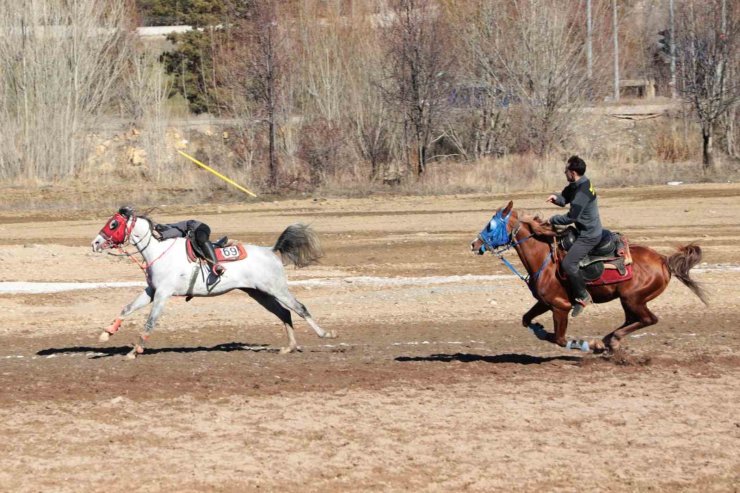 Bayburt’un kurtuluşunun 108’inci yılında cirit gösterisi düzenlendi