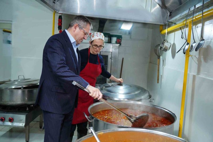 Ayvalık Belediye Başkanı Mesut Ergin: "Ramazan paylaşmaktır."