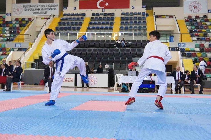 Karate Gençler grup birinciliği Balıkesir’de başladı