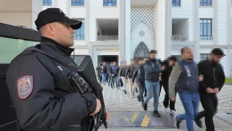 Sahte ilan ve oltalama yöntemiyle dolandırıcılık yapan 21 şüpheli tutuklandı