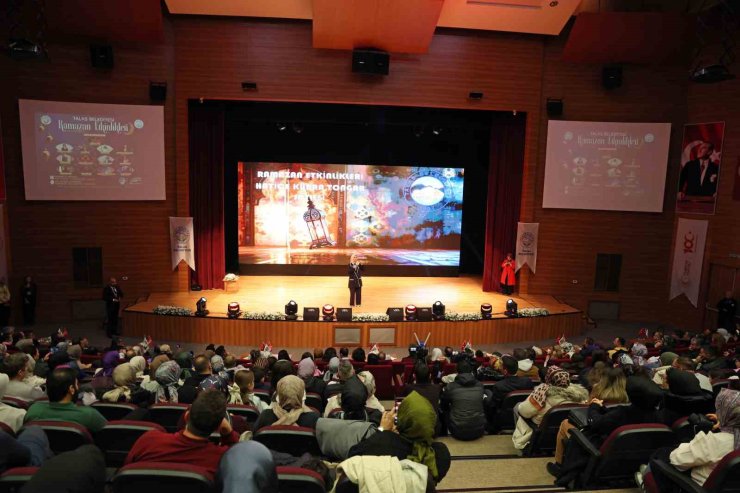 Talas’ta Ramazan coşkusu Hatice Kübra Tongar Söyleşisi ile sürdü