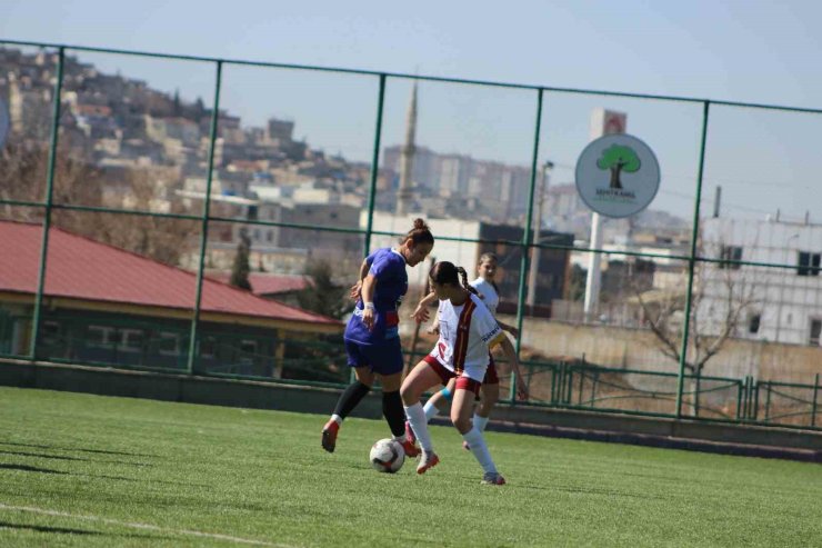 Kayseri Kadın FK farklı kazandı