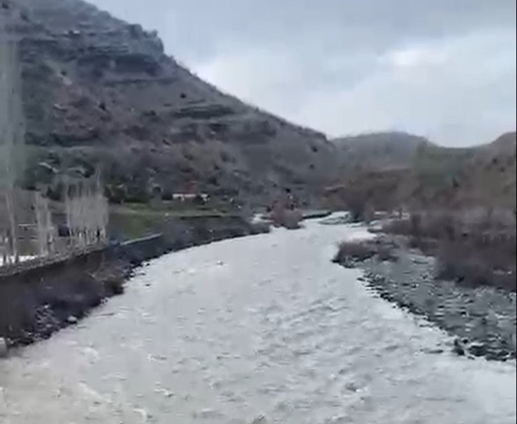 Diyarbakır’da yağışların ardından Şakirhan Çayı yeniden hayat buldu