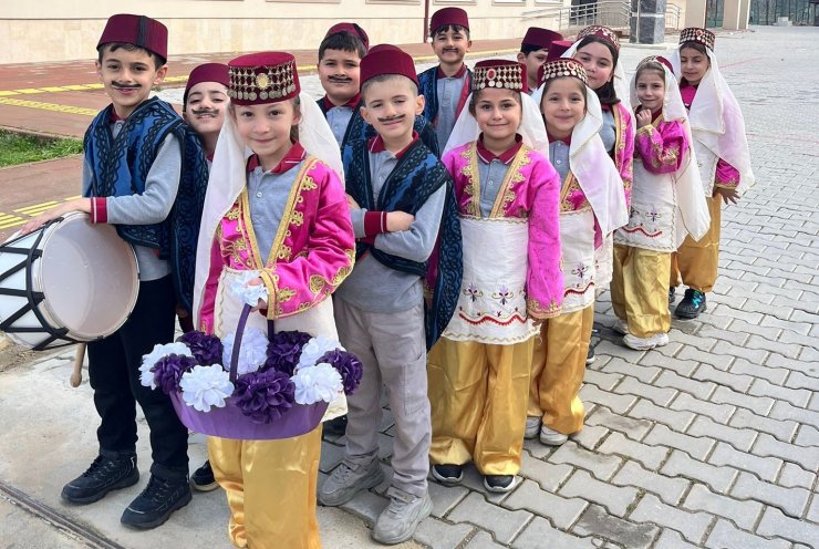 Küçük davulcular mahalleyi şenlendirdi