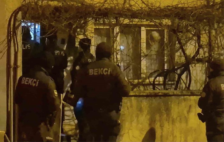 Evine pencereden giren genç, hırsız sanılarak paniğine neden oldu