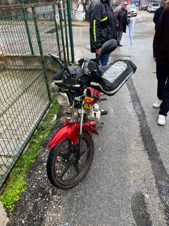 Bilecik’te hafif ticari araç ile motosiklet çarpıştı; 1 yaralı