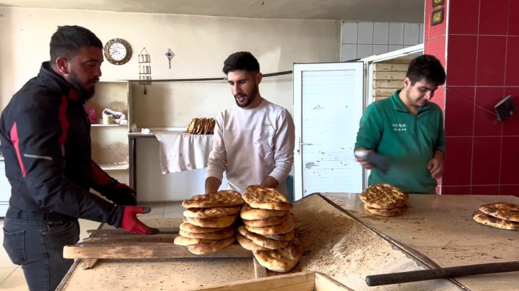 Adilcevaz’da üç fırın Ramazan pidesini eski fiyattan satacak