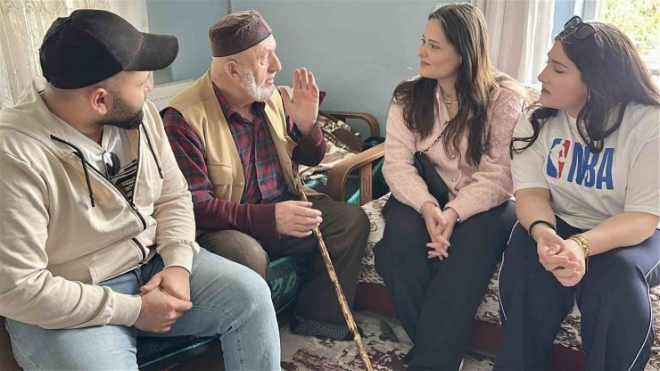 Üniversite öğrencilerinden yaşlı çifte sürpriz