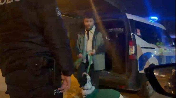 1.55 promil alkollü yakalanan ve 14 bin TL ceza kesilen sürücü, karakola köpeğiyle gitti