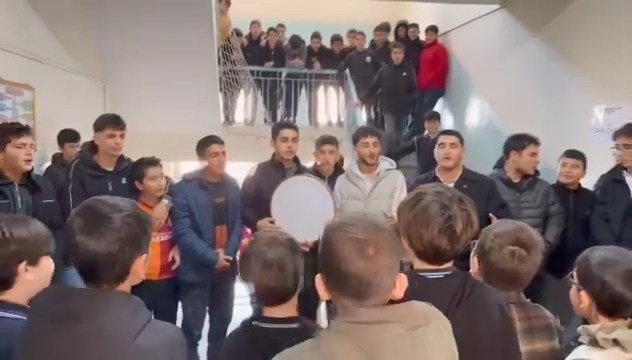 İlahi akımına Elazığ’da katıldı