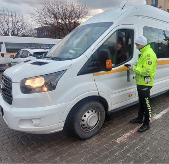 Manisa Emniyet Müdürlüğünden okul servislerine sıkı denetim