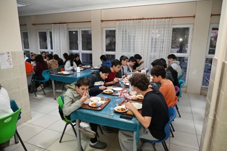 Öğrenciler iftar sofrasında bir araya geldi