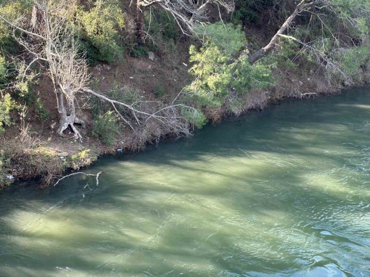 Osmaniye’de Aslantaş Barajı’nda yıllar sonra su tahliyesi başladı