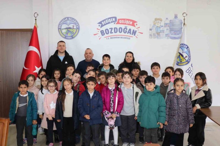 Başkan Özel, minik öğrencilerle bir araya geldi