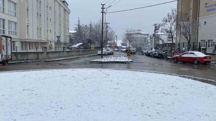 Bolu’da kar yağışı etkisini sürdürüyor