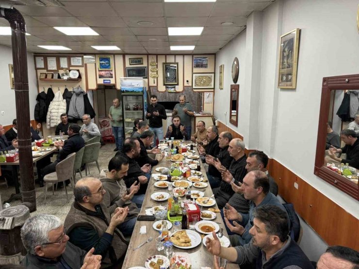 Çavdarhisar’da kaymakam, protokol üyeleri ve muhtarlar iftarda buluştu
