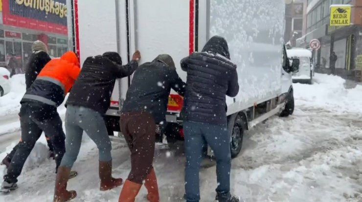 Erzincan’da kardan 516 köy yolu ulaşıma kapandı