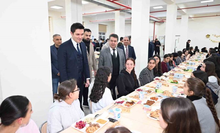 Kaymakam Çakır, fen lisesi öğrencileriyle iftarda buluştu