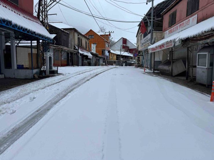 Osmaniye Zorkun Yaylası’nda kar yağışı başladı