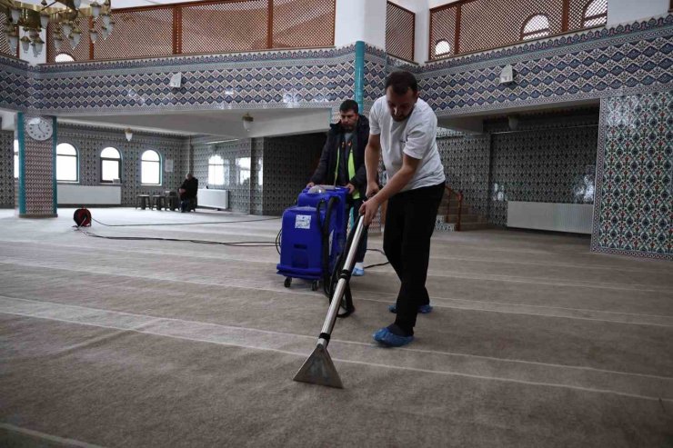 Zonguldak’ta camilerde Ramazan temizliği