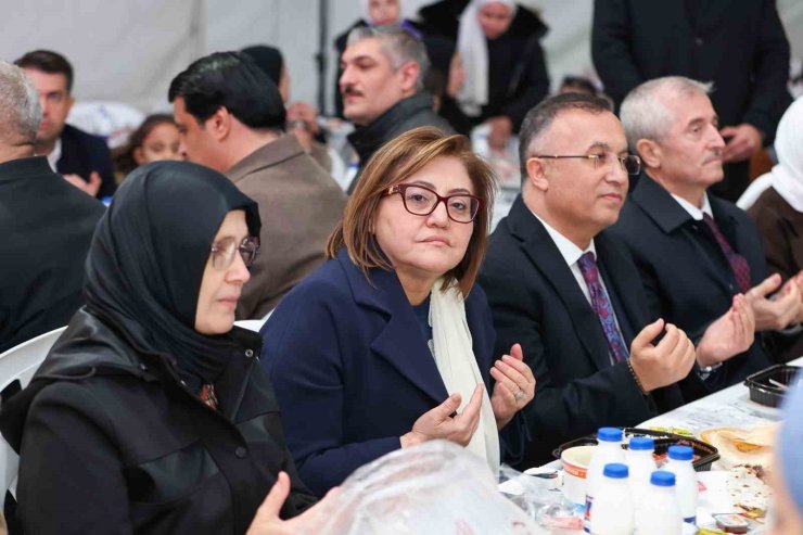 Gaziantep Büyükşehir’den Halep’te 10 bin kişilik iftar