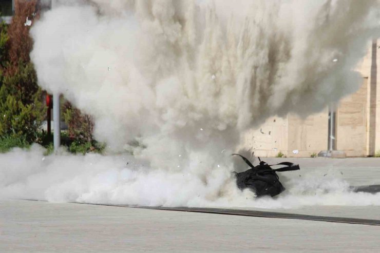 İzmir Bölge Adliye Mahkemesi’nde bomba ve tahliye tatbikatı