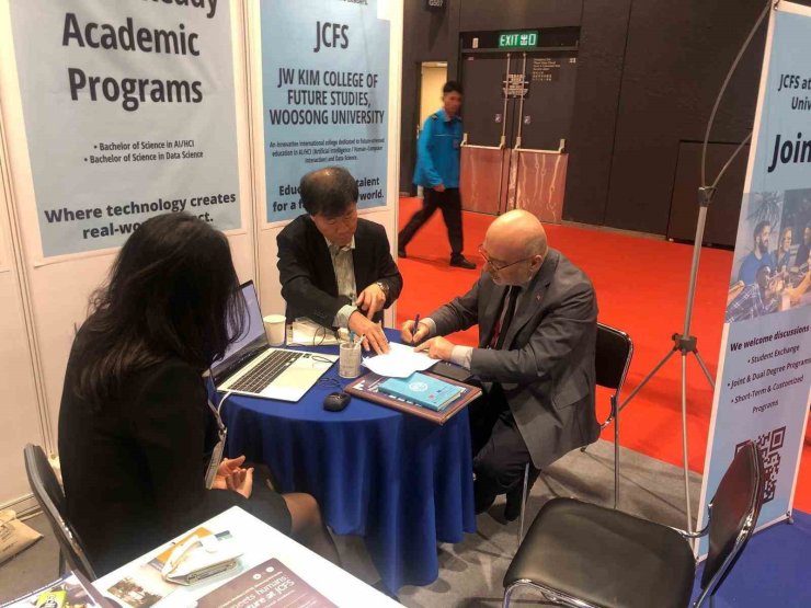 Rektör Karamustafa, Hong Kong’da APAIE Uluslararası Etkinliği’ne katıldı