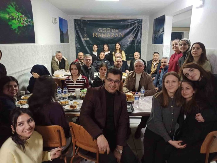 Şaphane’de gençlerle iftar buluşması