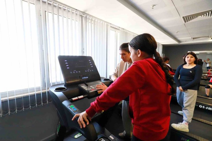 Sporcuların faydalandığı salon yeni ekipmanlarla donatıldı