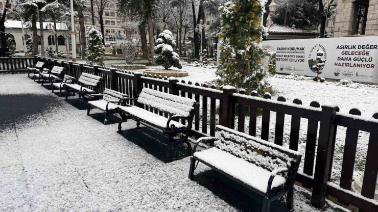 Tokat güne kar yağışıyla uyandı