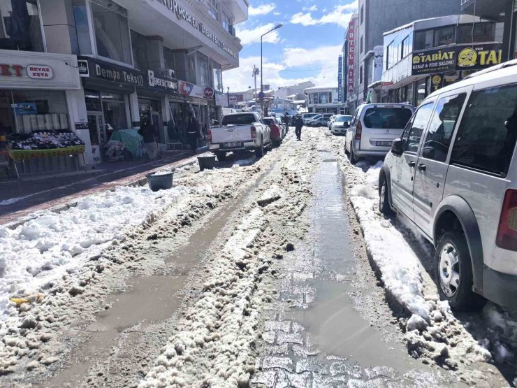 Van’da esnaf ve vatandaşlardan "altyapı ve temizlik" tepkisi