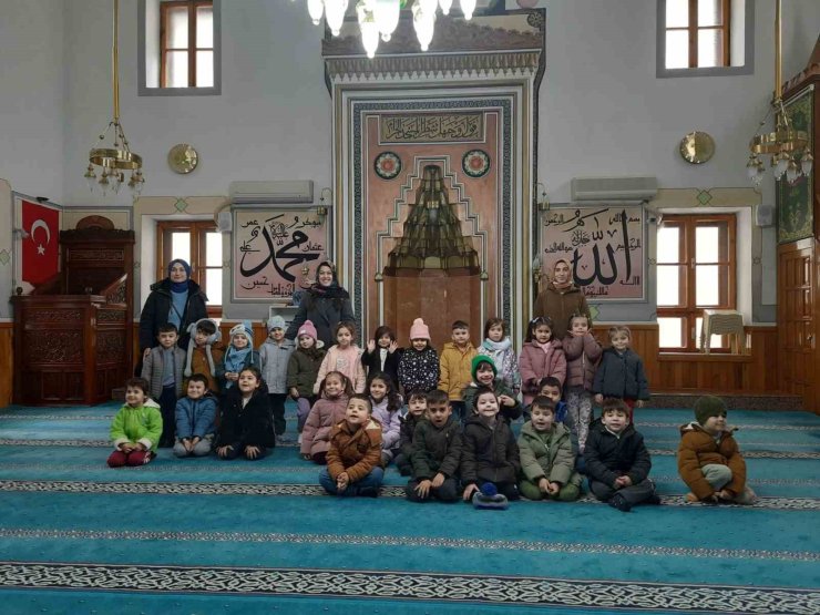 Anaokulu öğrencileri Yediler Camii’nde İslam kültürünü öğrendi