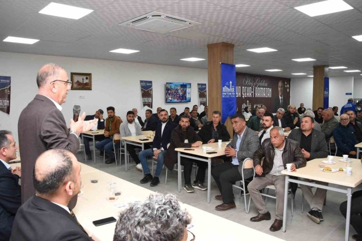 Başkan Yapar, mahalle muhtarlarıyla iftar programında bir araya geldi