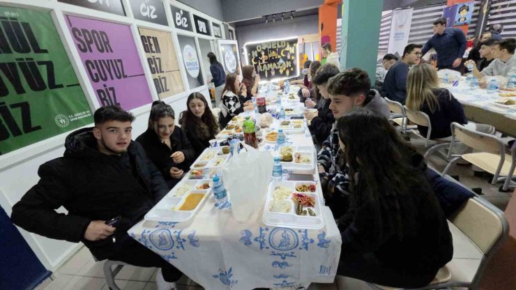 Edirne’de imece usulü iftar: Okul içinde Ramazan bereketi