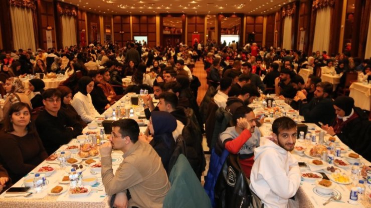 İnönü Üniversitesi öğrencileri kampüs iftarında buluştu