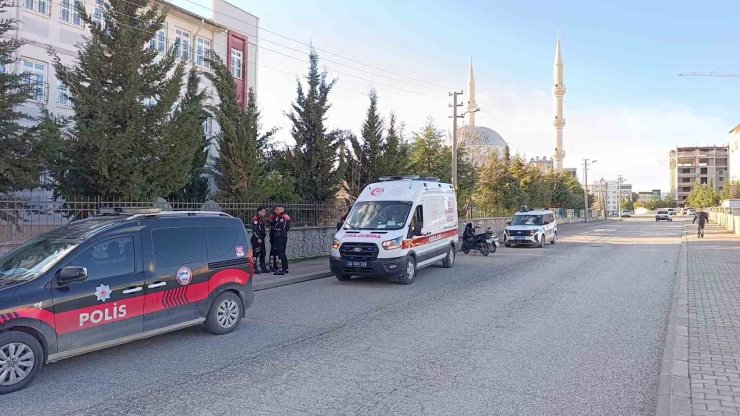 Kavga sırasında bacağına demir çubuk batan genç yaralandı