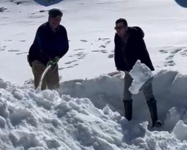 Dondurucu zirvede toplanan kar, yazın serinleten lezzete dönüşüyor