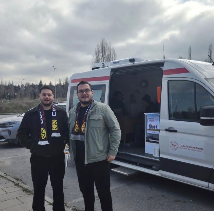 Eskişehir’de mobil sigara bıraktırma aracı taraftarla buluştu