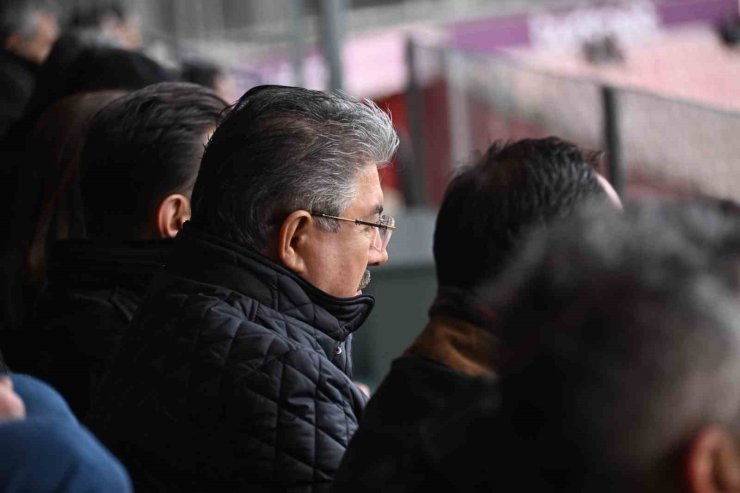 Vali Dr. Erdinç Yılmaz Eskişehirspor’un galibiyet coşkusuna ortak oldu