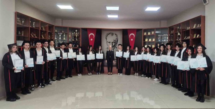 GKV Cemil Alevli Anadolu Lisesi öğrencilerinden küresel yolculuğa güçlü bir adım