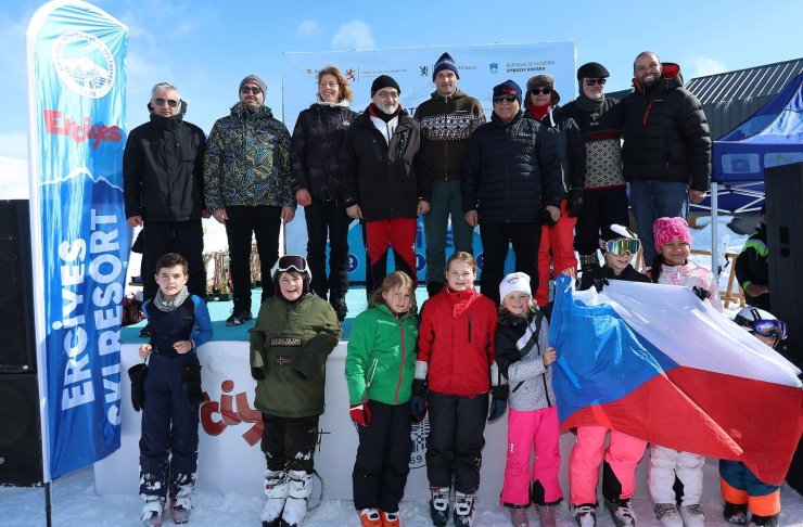 5. Diplomatik Kayak Yarışı’nda dereceye girenler ödüllendirildi