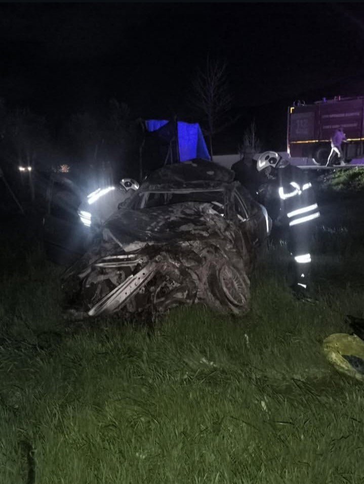 Kırıkhan’da hurdaya dönen otomobilin sürücüsü yaralandı
