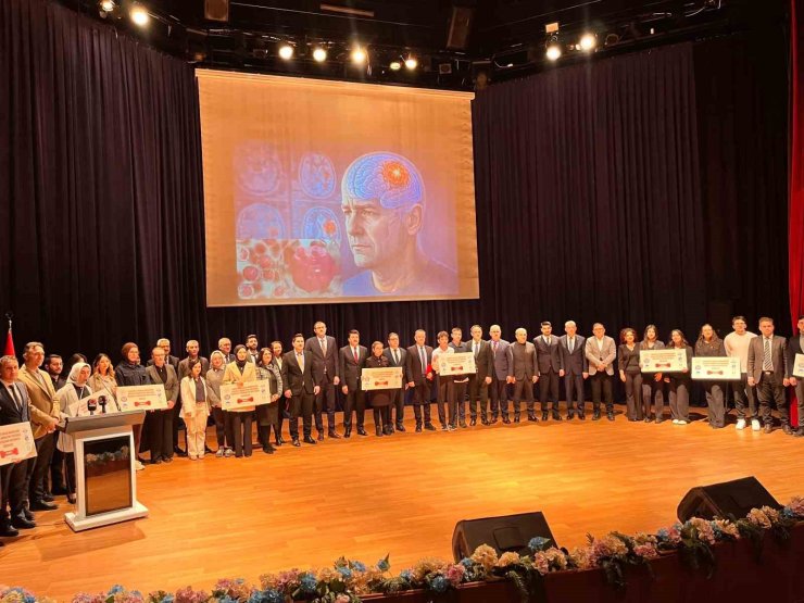 GİBTÜ ebelik bölümü öğrencisi Sedef Altun Türkiye üçüncüsü oldu